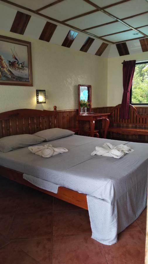 Love'S Beach & Dive Resort Moalboal Exteriör bild